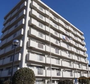 南東角部屋住戸のため陽当り良好　2路線利用可能　新規内装リフォーム済み　安心のアフターサービス保証付き　住宅ローン減税適合物件(外観)