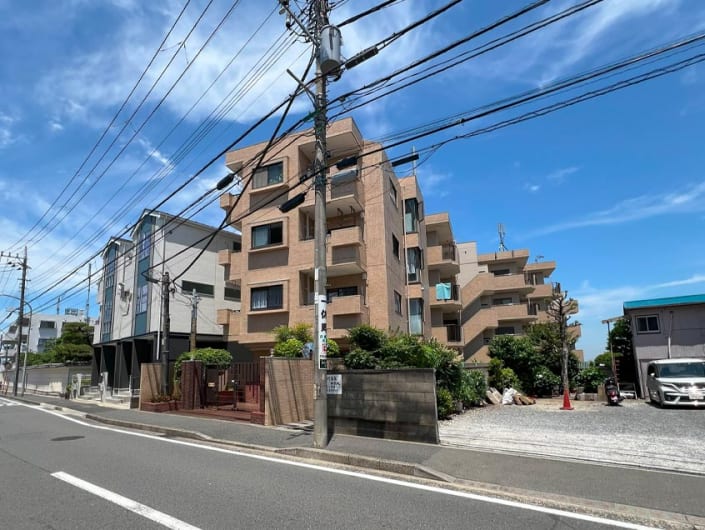 2階角住戸　大切なペットと一緒に暮らせます　新規内装リノベーション済み　住宅ローン減税適合物件　安心のアフターサービス保証付き(外観)