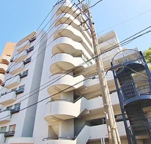 3階部分の三方角部屋住戸のため陽当り良好　新規内装リノベーション　住宅ローン減税適合物件(外観)