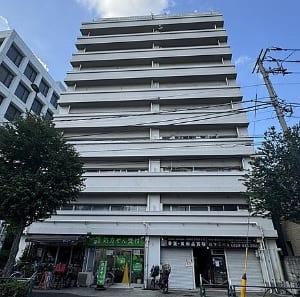 南東向き8階住戸のため陽当り・眺望良好　最寄り駅徒歩10分圏内　新規内装リフォーム　安心のアフターサービス保証付き(外観)