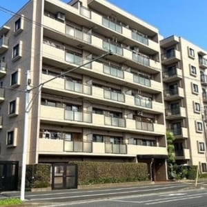 大切なペットと一緒に暮らせます　ポーチ付き角部屋住戸につき通風良好　新規内装リフォーム　住宅ローン減税適合物件(外観)