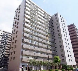 東向き1階住戸　宅配ボックス・オートロック完備　最寄り駅徒歩3分の好立地　新規内装リフォーム　安心のアフターサービス保証付き　住宅ローン減税適合物件(外観)