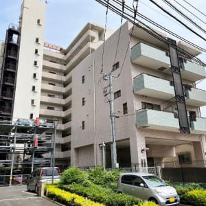 南向き3階住戸　最寄り駅徒歩5分の好立地　オートロック完備　新規内装リフォーム　安心のアフターサービス保証付き　住宅ローン減税適合物件(外観)