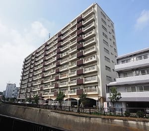 11階建て3階部分の南西向き角住戸のため陽当り・通風・眺望良好　新規内装リフォーム　安心のアフターサービス保証付き　住宅ローン減税適合物件(外観)