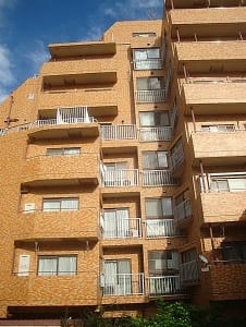 6階部分の北西・北東角部屋住戸　最寄り駅徒歩5分の好立地　新規内装リフォーム済み　安心のアフターサービス保証付き(外観)