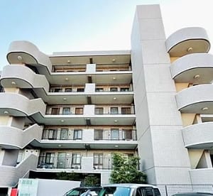 6階建て4階部分の角部屋住戸　ルーフバルコニー付き　最寄り駅徒歩10分　住宅ローン減税適合物件(外観)