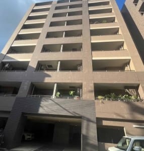 9階建て2階部分の南西向き住戸で陽当たり良好　オートロック完備　新規内装リフォーム済み　住宅ローン減税適合物件(外観)