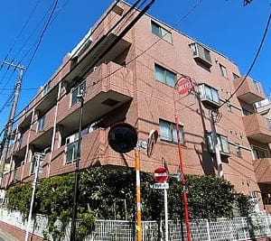 テラス・専用庭付き1階住戸　オートロック完備　最寄り駅徒歩10分圏内　複数路線利用可能　新規内装リフォーム　安心のアフターサービス保証付き　住宅ローン減税適合物件(外観)